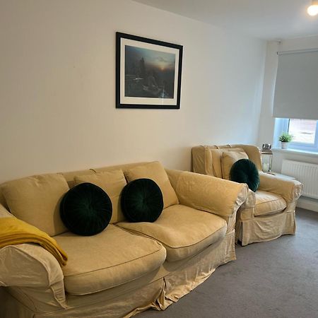 Village House St Mellons - Close To A48 And M4 Cardiff Eksteriør billede