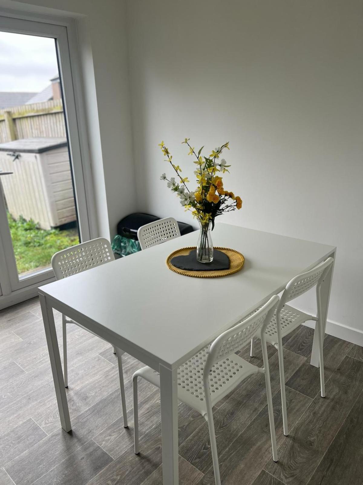 Village House St Mellons - Close To A48 And M4 Cardiff Eksteriør billede