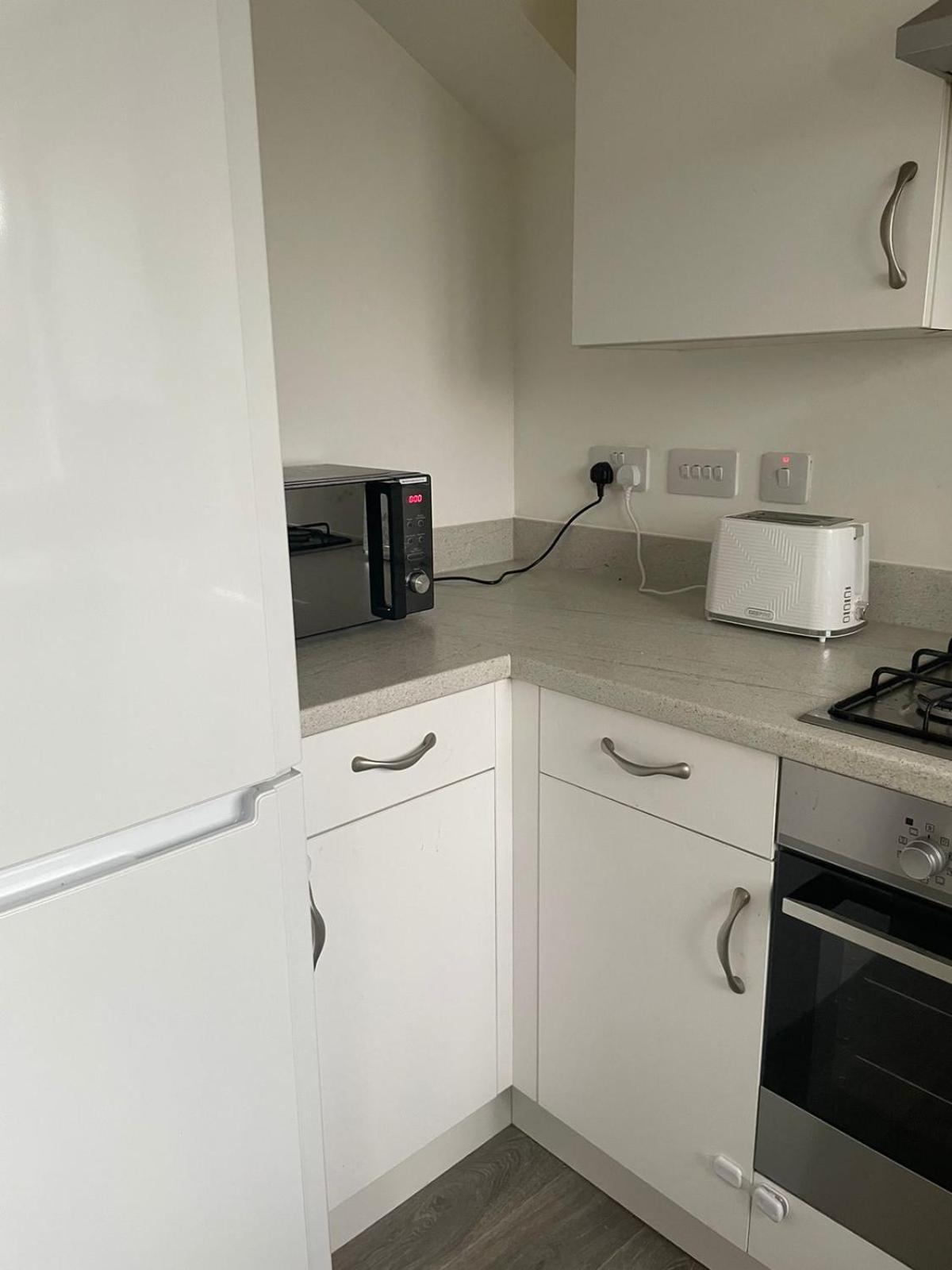 Village House St Mellons - Close To A48 And M4 Cardiff Eksteriør billede